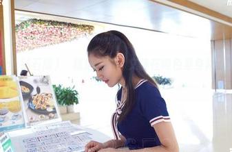 AISS爱丝(钻石版) - 精选美图：文静在肉色紧身裙里的慵懒午后