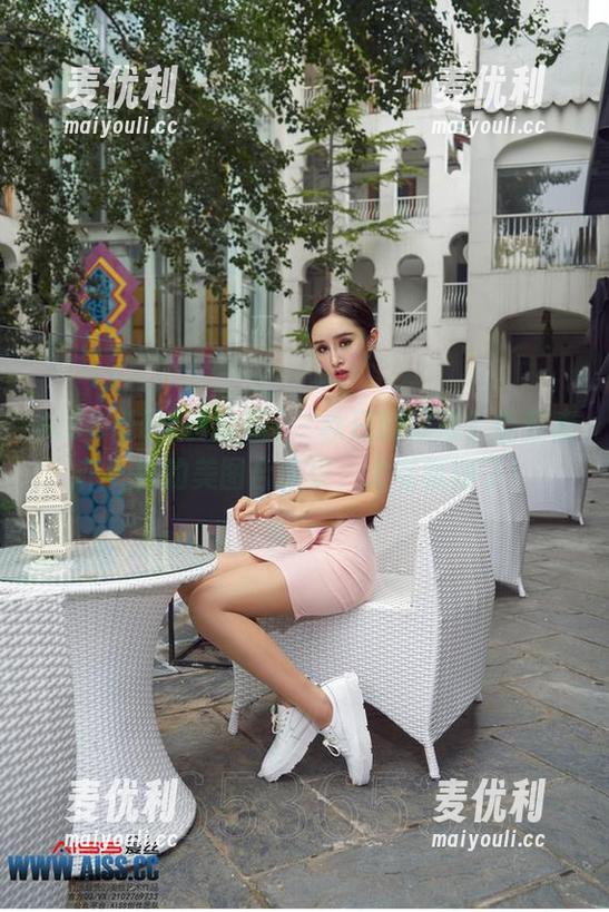AISS爱丝(黄金版) - 秋日的浪漫？全在索菲女神的美图合集里，太有氛围了！-麦优利