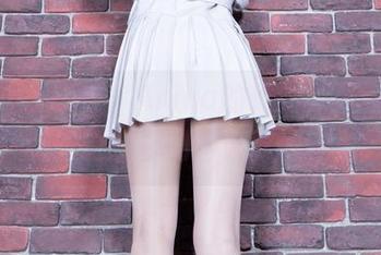 Beautyleg - Arina的长腿，最新套图，腿部轮廓相拥着光影的轻柔！
