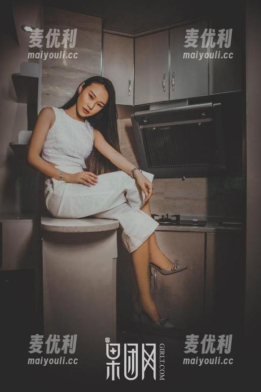 GIRLT果团网 - 免费写真，王婉悠职业装神秘背后那些事儿-麦优利