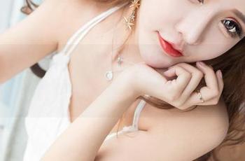 GIRLT果团网 - 体验龚玥菲的黑色套图，免费包邮，感受那份气息！