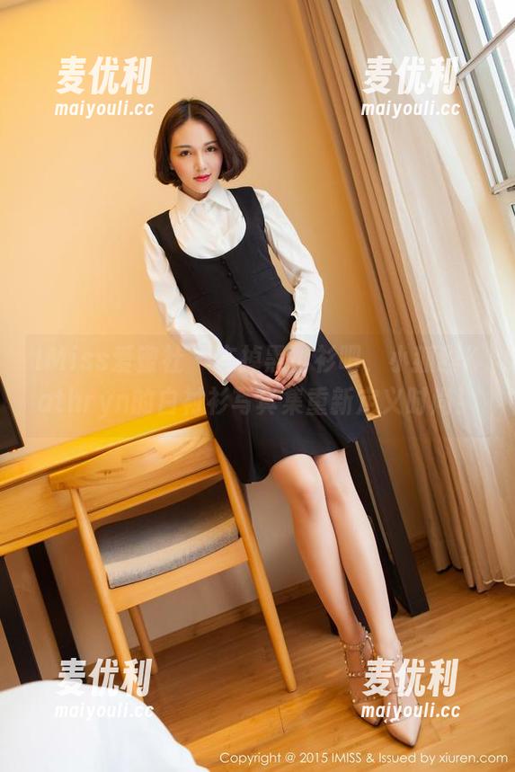 IMiss爱蜜社 - 忘掉黑衬衫吧，小狐狸Kathryn的白衬衫写真集重新定义时尚！-麦优利