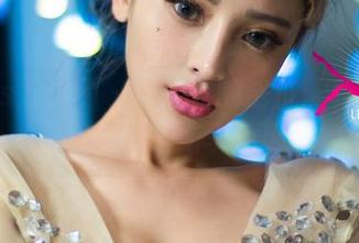 UGirls尤果网 - 小潘鼠的浴室：私房写真，水花四溅间的美！