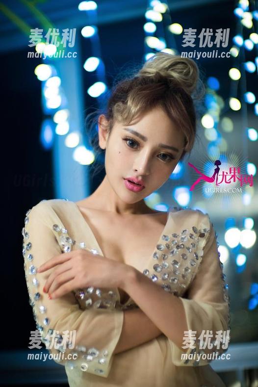 UGirls尤果网 - 小潘鼠的浴室：私房写真，水花四溅间的美！-麦优利