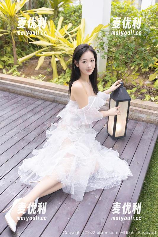 Xiuren秀人网 - 寒冷的圣诞？不！Elise谭晓彤的写真让人心里暖烘烘！精选版-麦优利