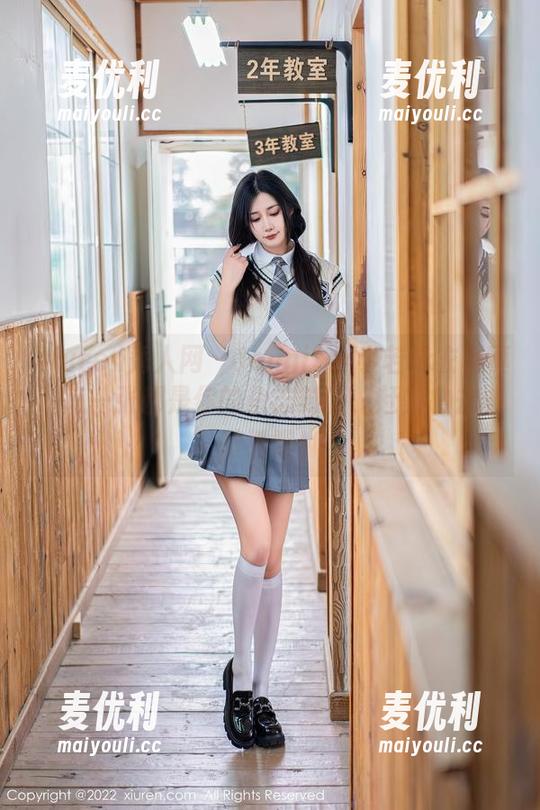 Xiuren秀人网 - Jennifer小若泳衣写真：每一张都是你的杂志封面，赶紧拿去做壁纸吧！-麦优利