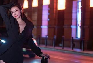 Xiuren秀人网 - 福利来袭！伊小七MoMo的美腿写真，让你目不转睛！