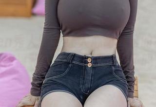 Xiuren秀人网 - 让人心动不已的杜花花红裙福利图集，你准备好了吗？