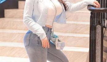 Xiuren秀人网 - 白乐乐的美脚写真：都是魅力，没人敢说‘我不想看’！