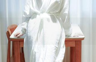 Xiuren秀人网 - 黄密儿的双马尾写真：为啥我会突然想到了小时候的铅笔盒？