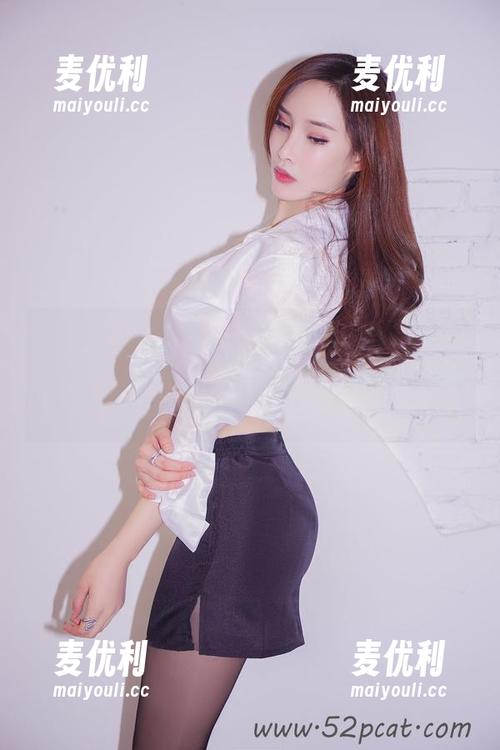 partycat轰趴猫 - 可乐Vicky的秘密写真：快来体验一下这个‘只可意会’的世界！-麦优利