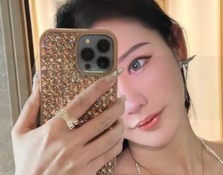 微密圈 - 不爱笑的赛琳的‘高清’自拍——不信你看，连光线都得围着她转！