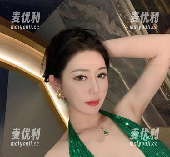 微密圈 - 不爱笑的赛琳的裸足献礼：精选写真集里的秘密-麦优利