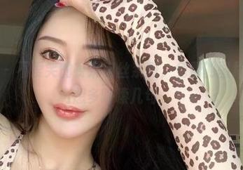 微密圈 - 不爱笑的赛琳肉丝系列，免费的图片总让人想多咯嗦几句。