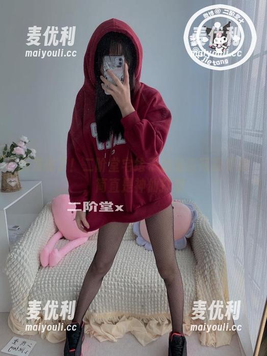 我发现了！二阶堂宅绘子的圣诞写真更新，简直是神仙打架-麦优利