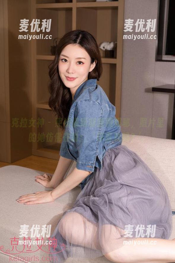克拉女神 - 熙妍最新制服照揭秘，照片里的她仿佛在说：‘你喜欢吗？’-麦优利