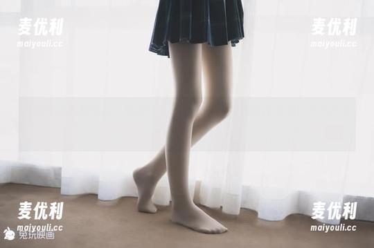 兔玩映画福利图包：爱宕黑丝JK，让你的周末瞬间升温，红心已准备好！-麦优利
