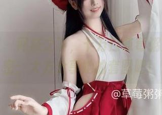 微密圈 - 网袜之下，十万口草莓粥粥的秘密：大方分享她的套图吧！