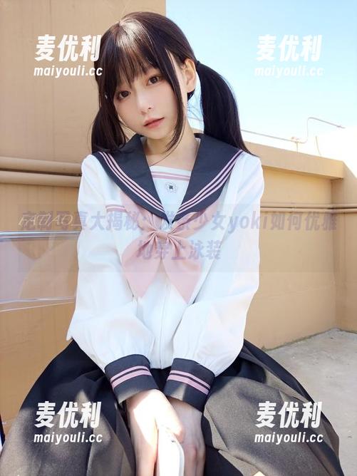 定制写真大揭秘：发条少女yoki如何优雅地穿上泳装-麦优利