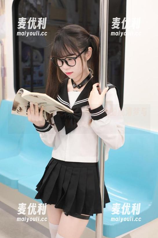 《水手服》写真：可可小白兔的航海梦与海风交织-麦优利