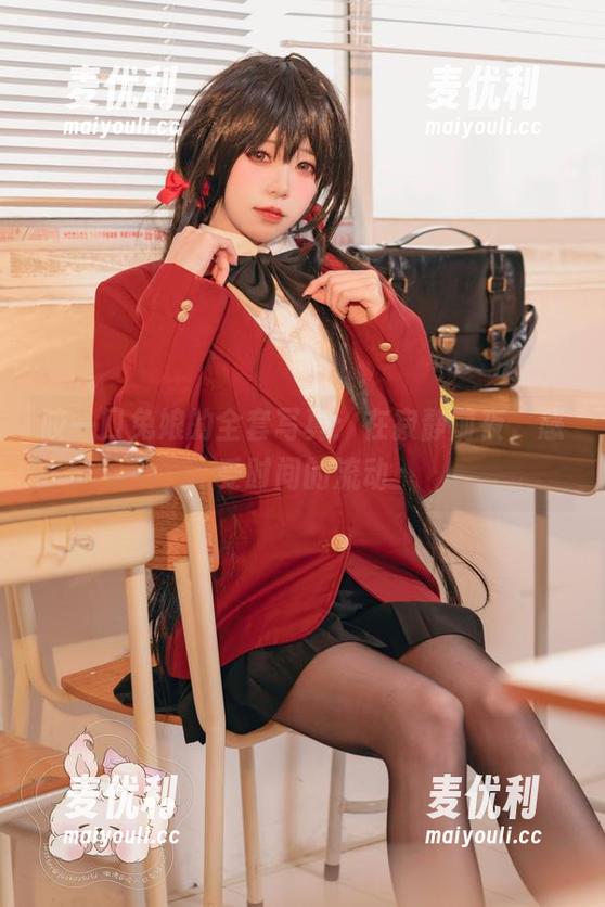 咬一口兔娘的全套写真：在寂静前夜，感受时间的流动-麦优利
