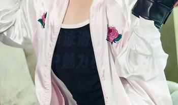 头条女神 - 尹菲泳池合集：从不怕水的小姐姐，水中魅力根本停不下来！
