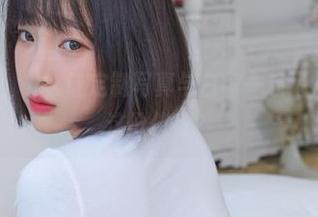 姜仁卿(강인경)，让定制写真与白裙一起飞，谁能拒绝这份俏皮？