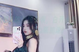小小奶瓶儿的美图来袭，白开水毛衣定制版，让你心跳加速！