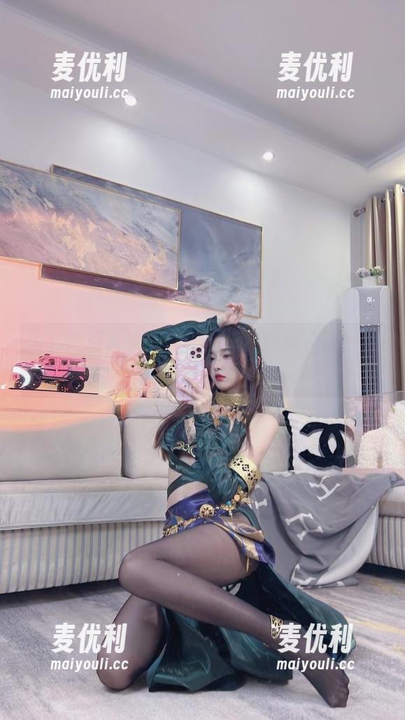 给你的屏幕来点清新！小小奶瓶儿校服高清壁纸上线！-麦优利
