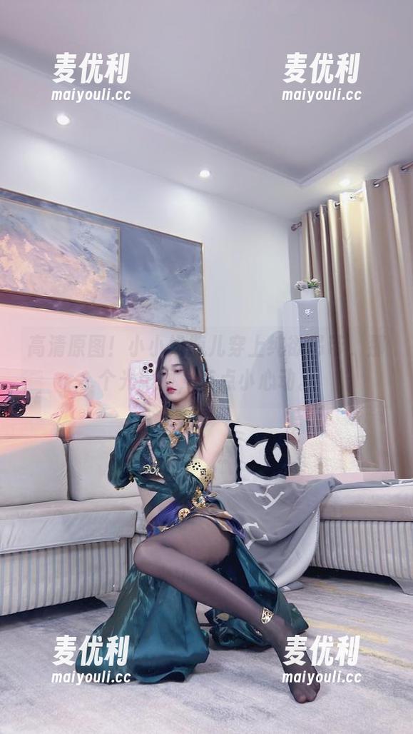 高清原图!小小奶瓶儿穿上纯欲吊带,那个光影啊,有点小心动。-麦优利 高清原图!小小奶瓶儿穿上纯欲吊带,那个光影啊,有点小心动。-麦优利