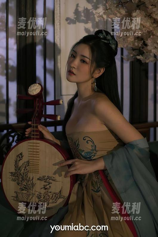 尤蜜荟 - 李纤纤全集下載，春天的小秘密就藏在这人间四月天里的每一帧！-麦优利