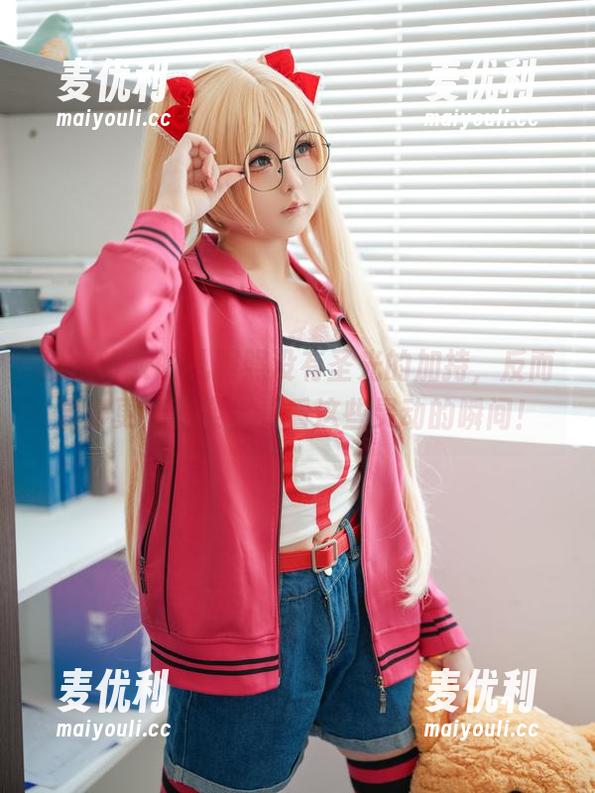 幼水铃衣的礼服照没有圣光的加持，反而显得更加真实，看看这些灵动的瞬间！-麦优利
