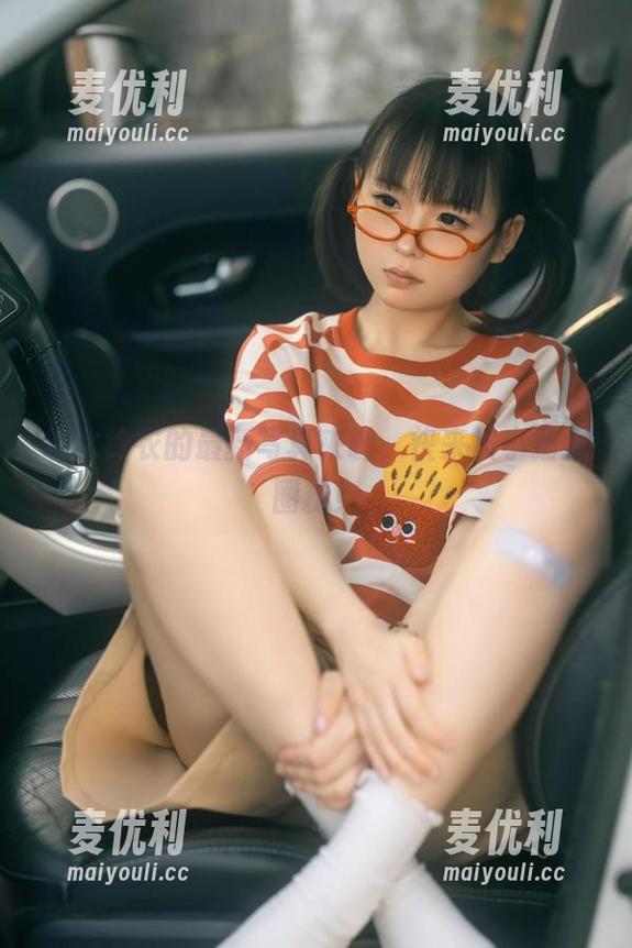 幼水铃衣的最新写真来啦,快来被小猫猫圈粉!-麦优利 幼水铃衣的最新写真来啦,快来被小猫猫圈粉!-麦优利