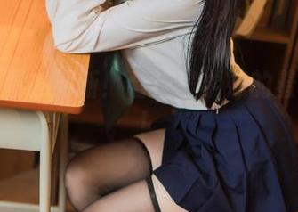 您的蛋蛋在更新！看反差学妹的羞涩一面！