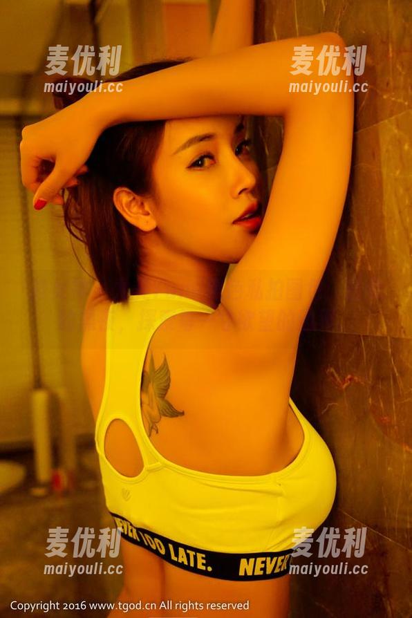 推女神 - 尤美Yumi黑色私拍图包：轻柔的黑夜，探索每一寸欲望的边界。-麦优利