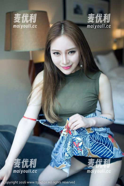 推女神 - 纯小希的白丝写真，图片让人想起那一阵微风，轻轻拂过的触感。-麦优利