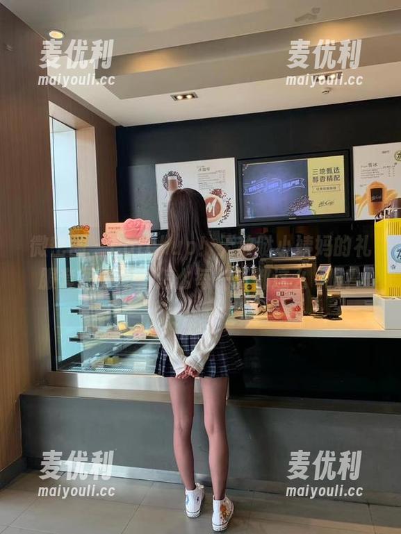 微密圈 - Catchup！无敌哒小姨妈的礼服套图更新，怎么每一张都这么搶眼？-麦优利