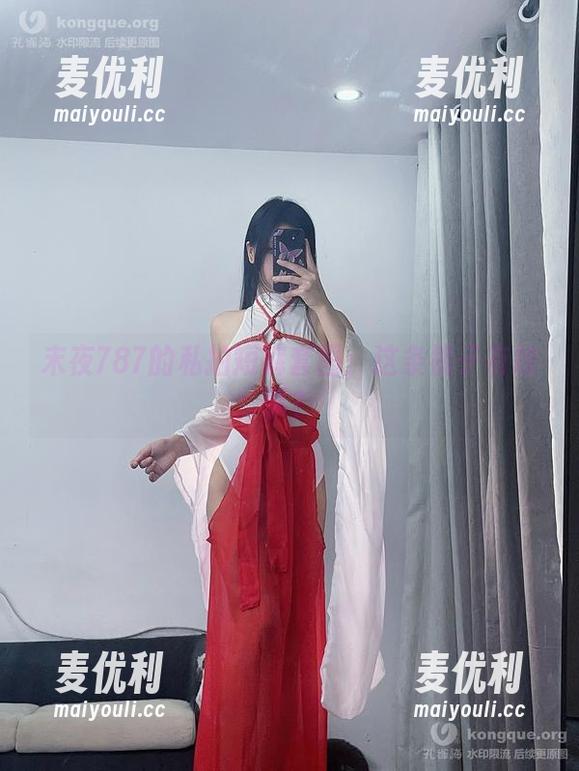 末夜787的私拍短裤套图：这条裤子有故事？-麦优利
