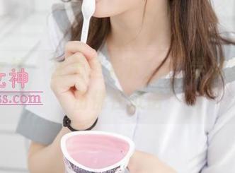 梦丝女神 - 在无圣光下，玥玥学妹的图片仿佛在低语