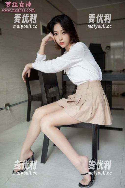 梦丝女神 - 香萱的办公室写真合集：离开那台电脑，给忙碌的心灵来点滋养！-麦优利