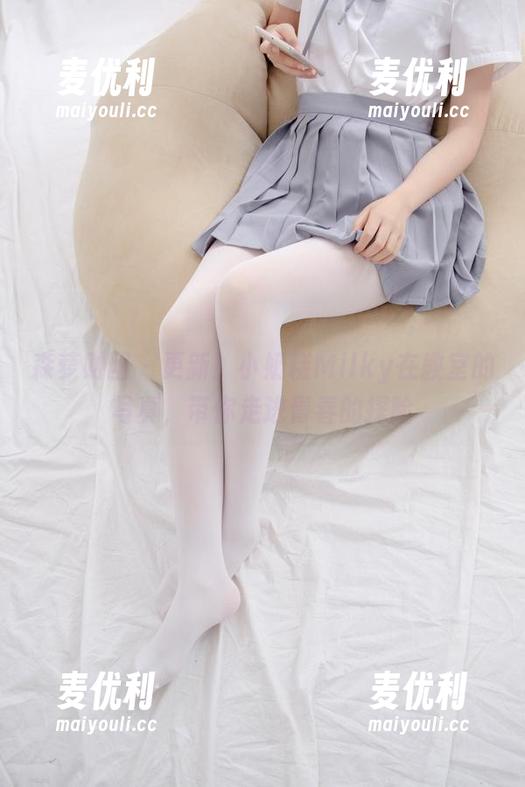 森萝财团 - 更新！小奶糕Milky在教室的写真，带你走进青春的探险-麦优利