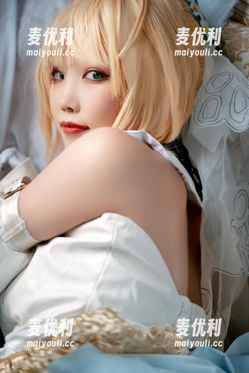 白色是汪知子的魔法色，点燃你的夏日幻想，快来看写真！-麦优利