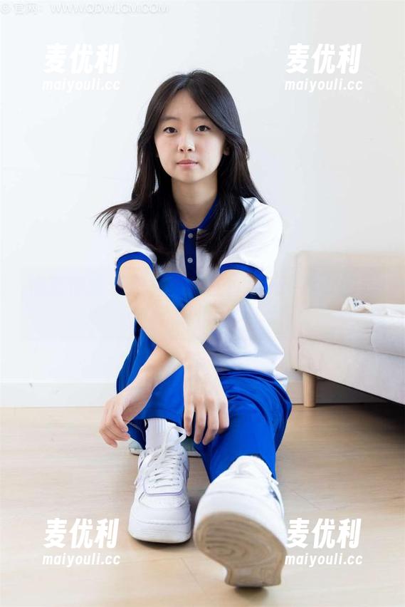 物恋传媒 - 教堂也疯狂！Elise修女的美丽作品-麦优利