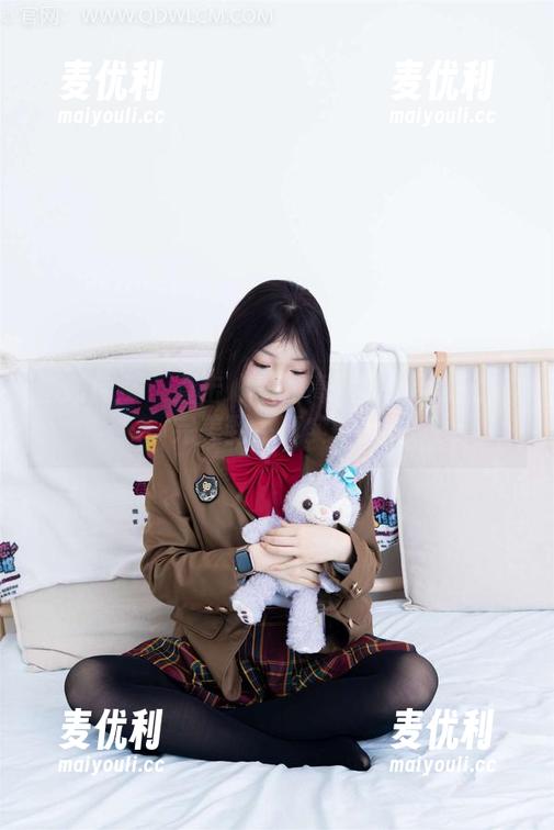 物恋传媒 - 直击心底的高清菲菲制服作品，完美到不真实的感觉-麦优利