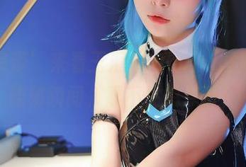 从‘吊带’来看玉汇yuuhui：图册里的隐秘瞬间，忍不住想点开！