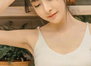 王羽杉即将带你进入油亮写真集的奇妙世界，精选闭嘴即可
