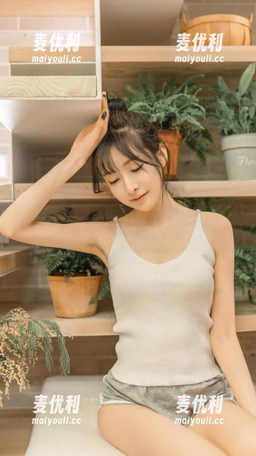 王羽杉即将带你进入油亮写真集的奇妙世界，精选闭嘴即可-麦优利