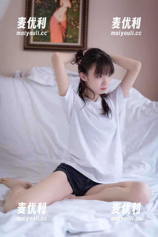祖木子的私拍日记：白丝邻家女孩的清新合集-麦优利
