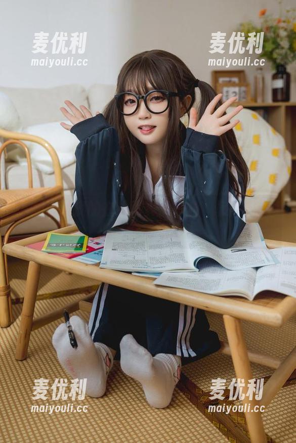 少女心满满的在线写真——神沢永莉Suiri的圣诞奇遇记！-麦优利