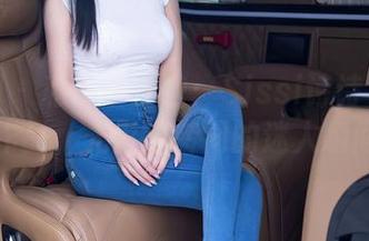 秀人网 - 私房小秘密：Sissi诗诗与学妹的作品，光影流转间的迷人瞬间！